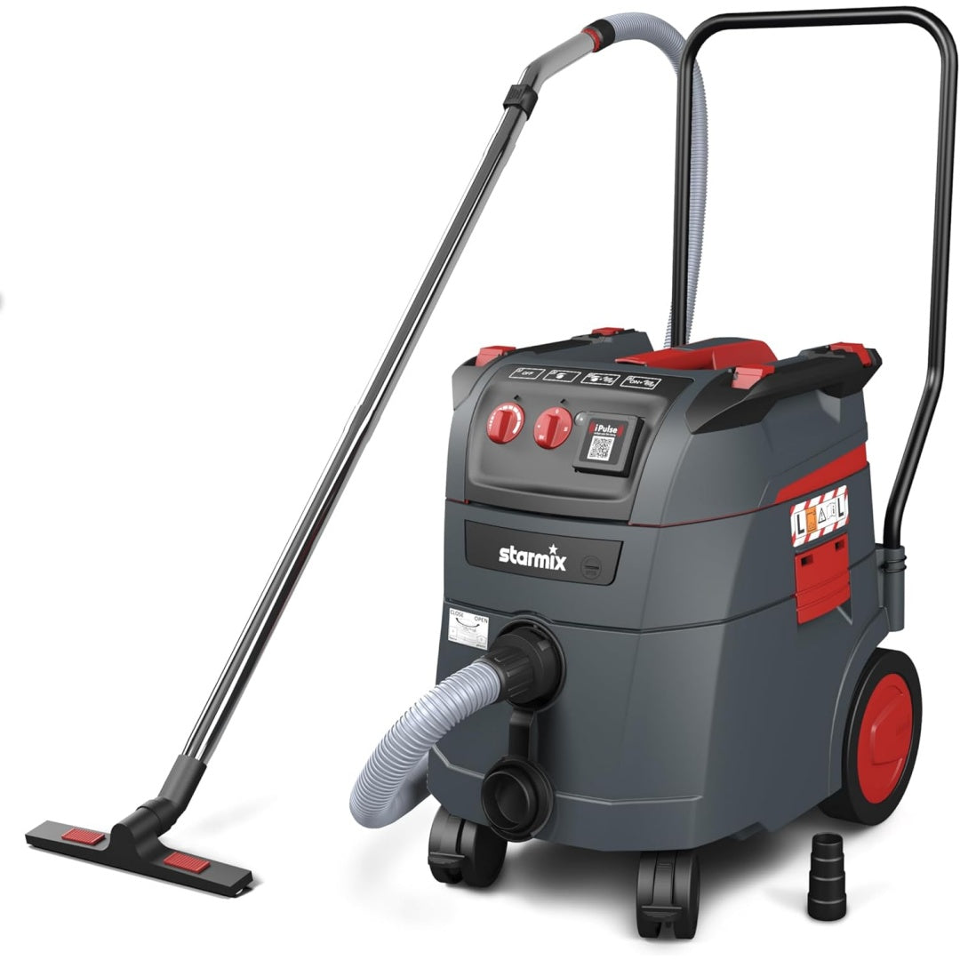 Aspirateur pour liquides et poussieres, coloris gris et blanc, avec l'entretien des surfaces de l'atelier